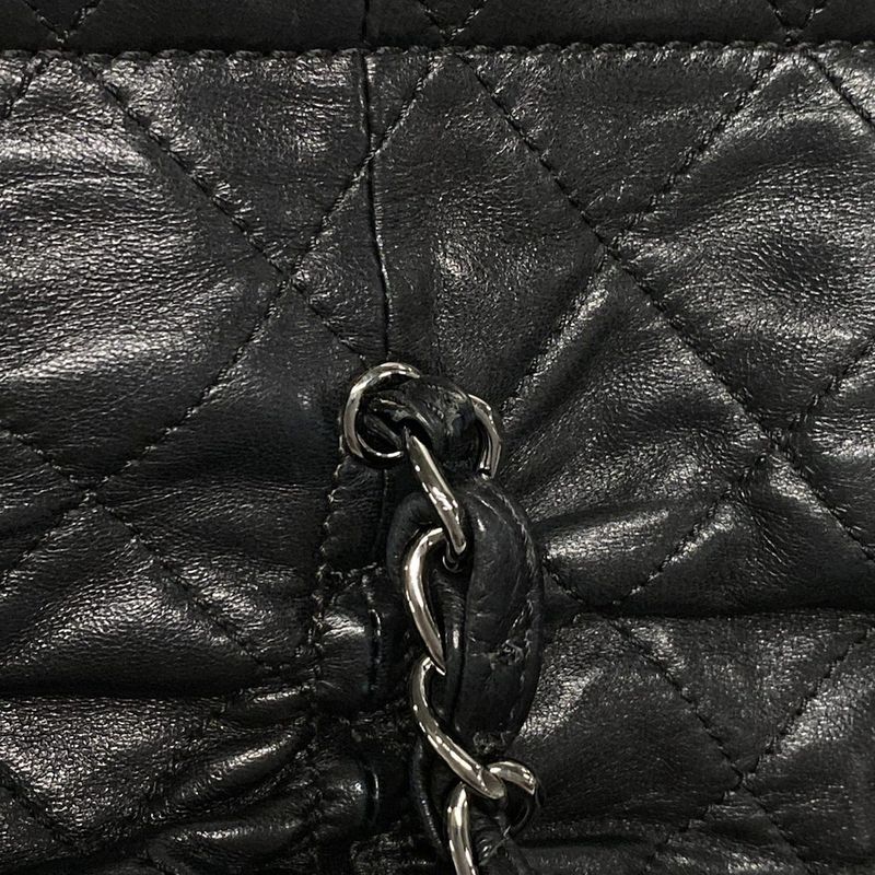 Chanel Shoulder Bag Matelasse Black Silver Hardware / Chain Shoulder / Gathered