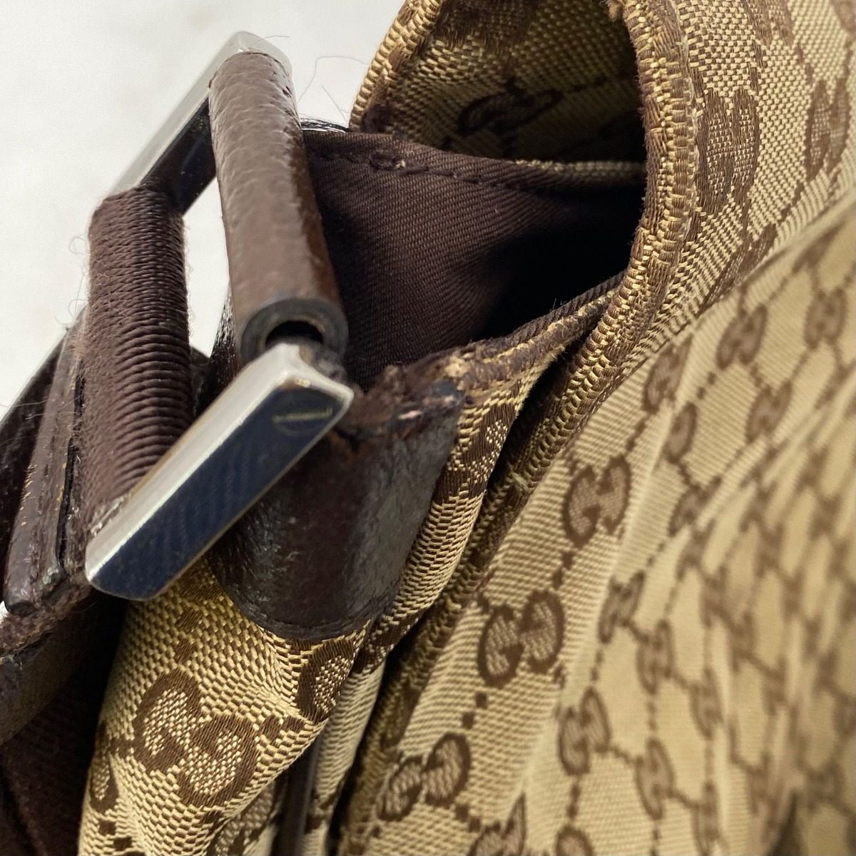 Gucci Shoulder Bag GG Canvas Messenger Brown — view 12