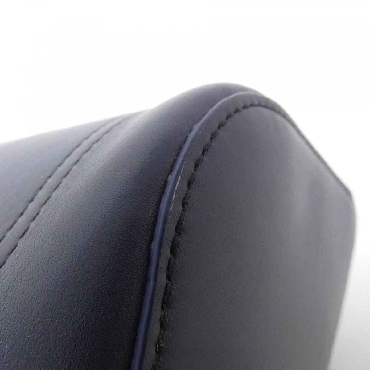 Loewe Pebble Bucket Bag Mini — view 4