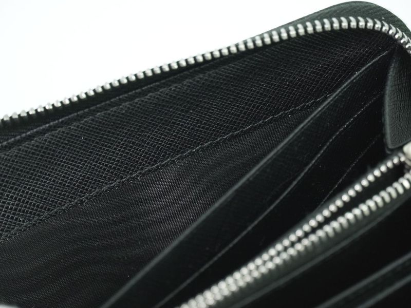 Authentic Prada Saffiano Leather Round Zipper Long Wallet Long Wallet Black