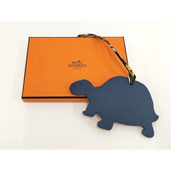 Hermes Charm Petite Ash Tortoise Leather Orange Navy — view 8