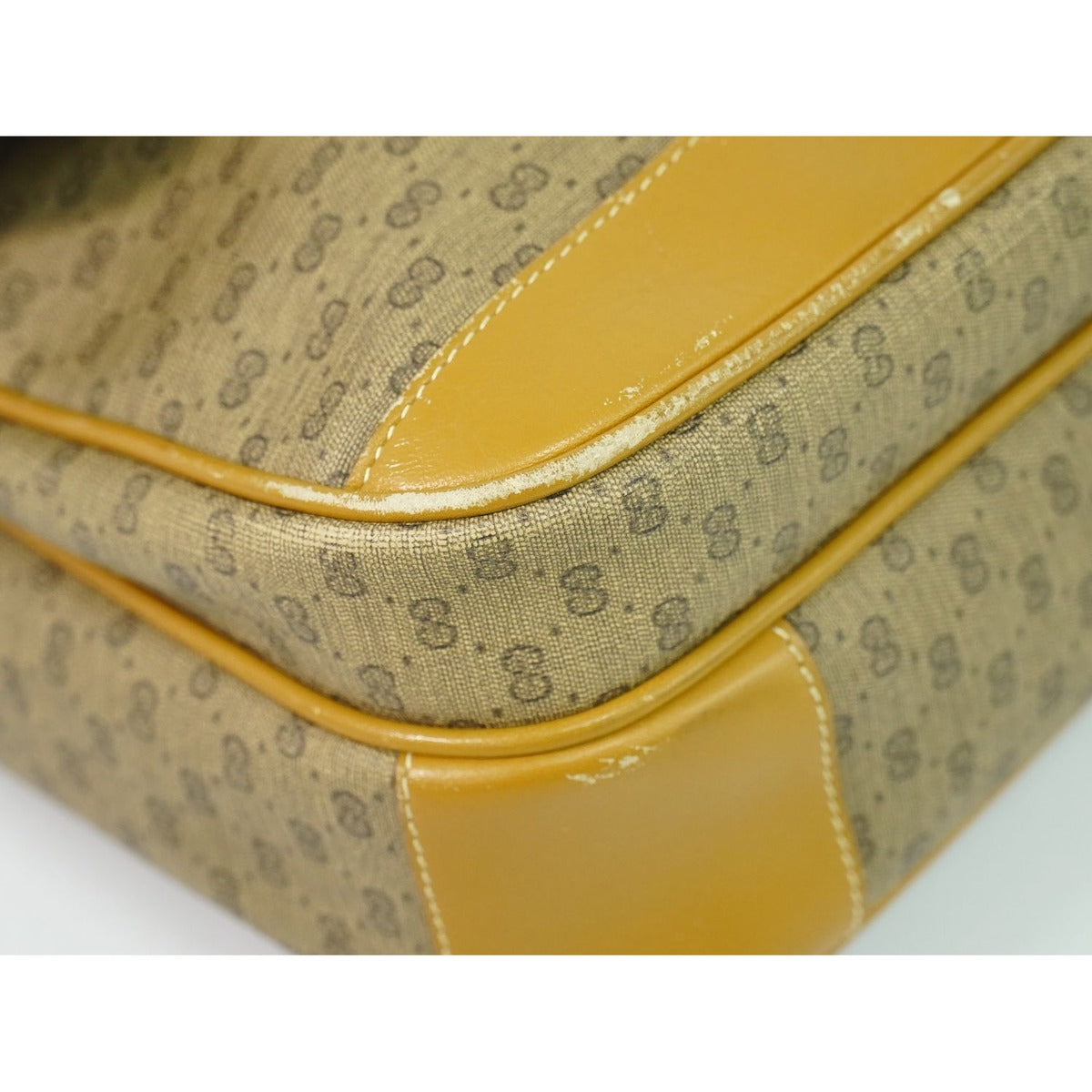 Gucci Micro GG Shoulder Bag Pochette Brown — view 4