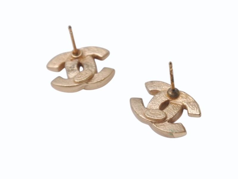 Chanel CC Logo Earrings 02 Black Gold Frame — view 5