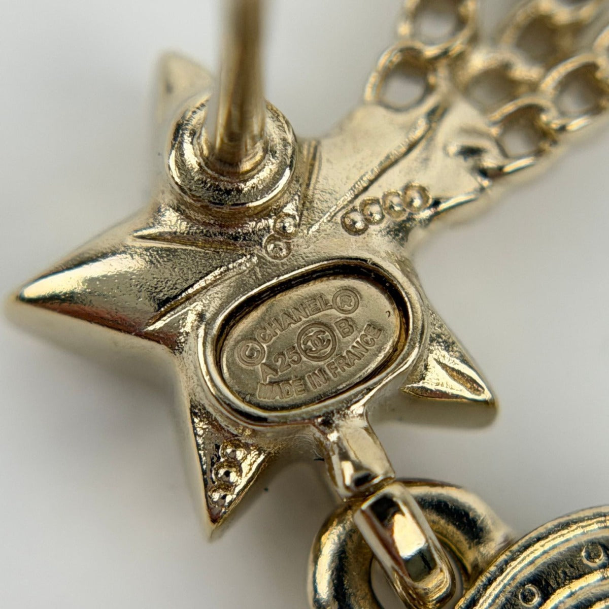 Chanel CC Logo Star Motif Earrings Gold Vintage — view 10