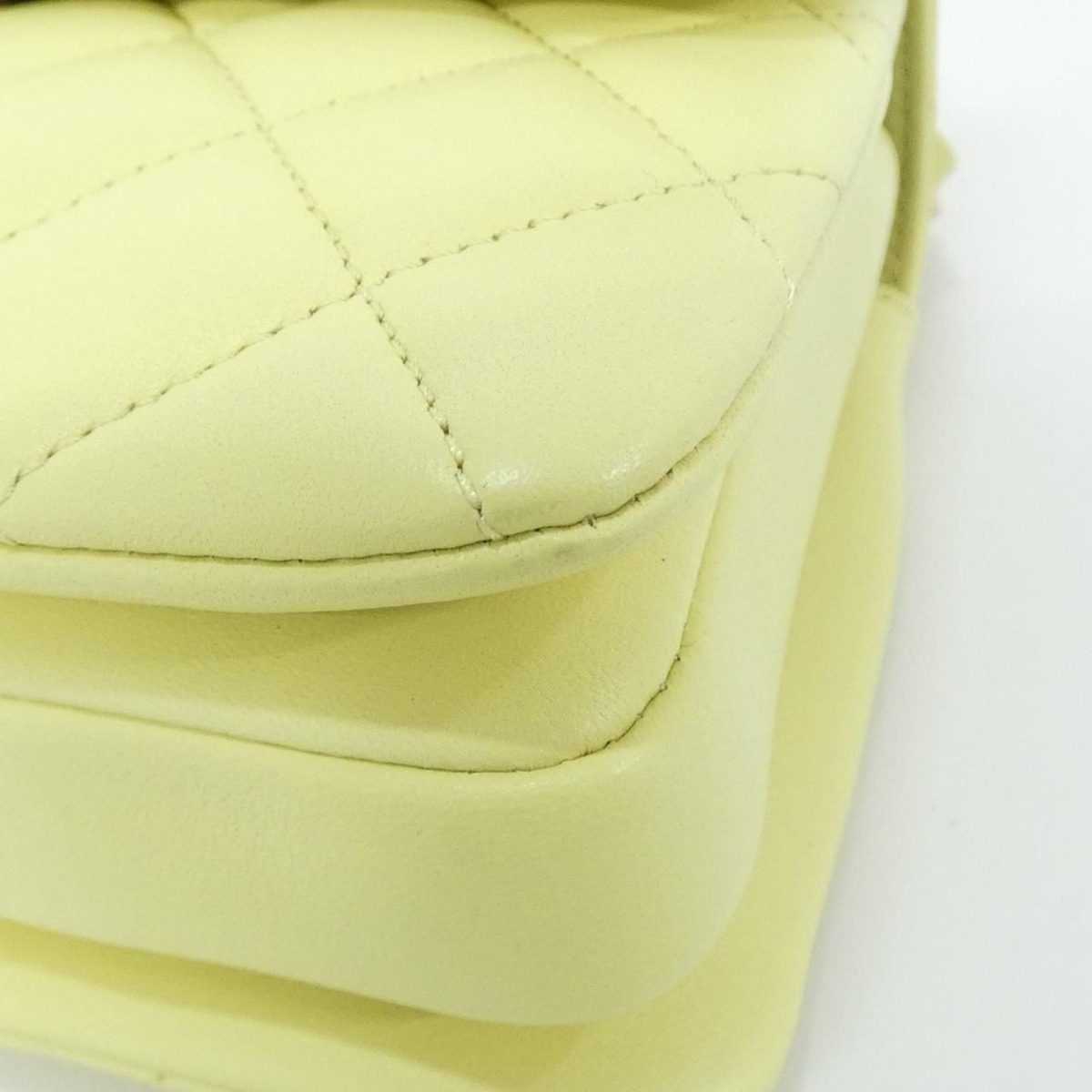 Chanel Bag Handbag Yellow — view 3