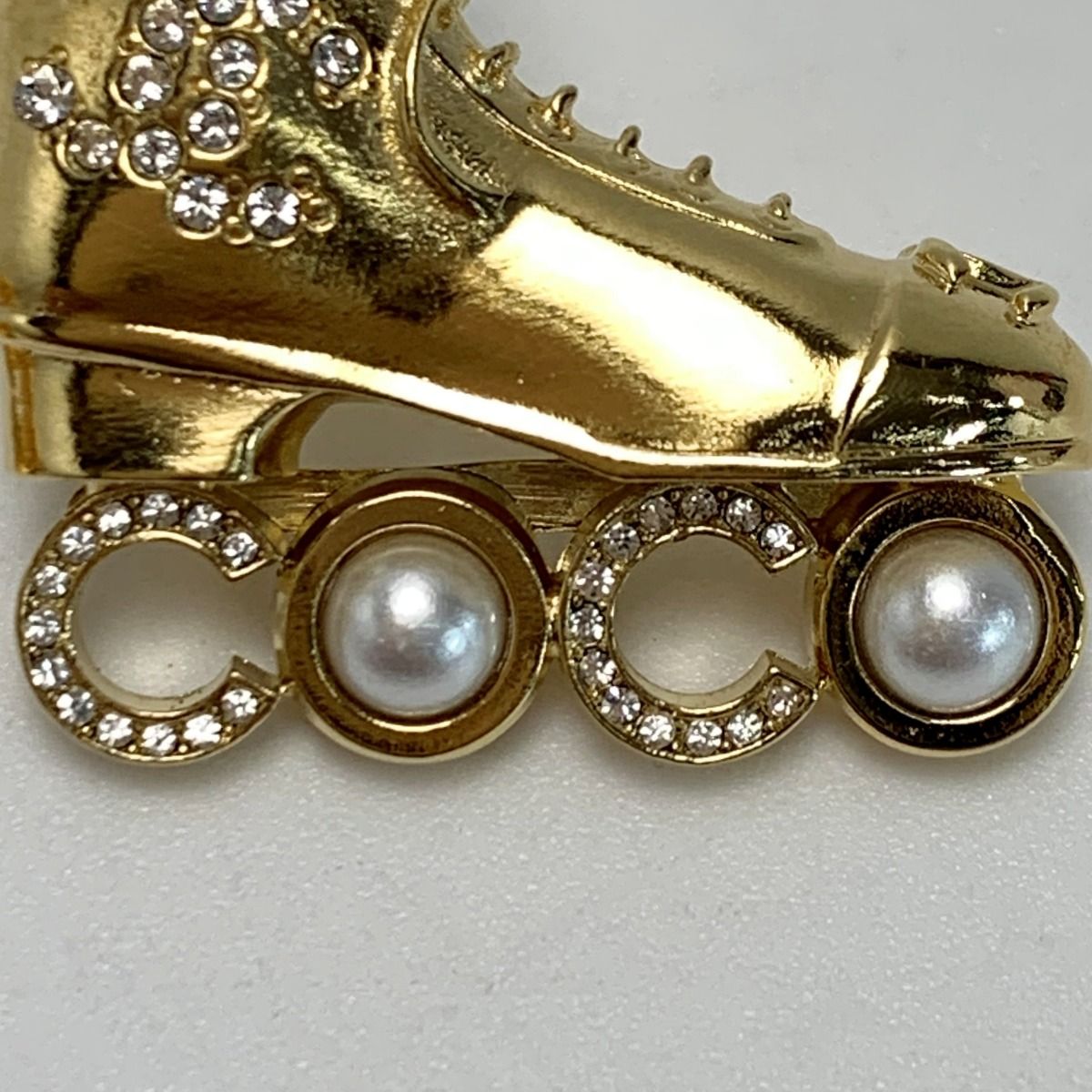 Chanel Roller Skate Brooch F21c Gold Pin Type