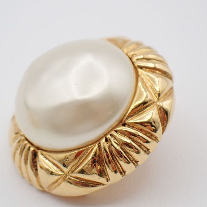 Chanel Earrings Pearl Gold 61ka992