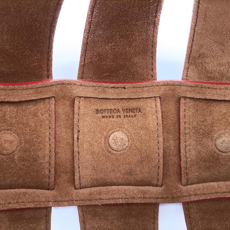 Bottega Veneta The Shell Red Leather IC Chip