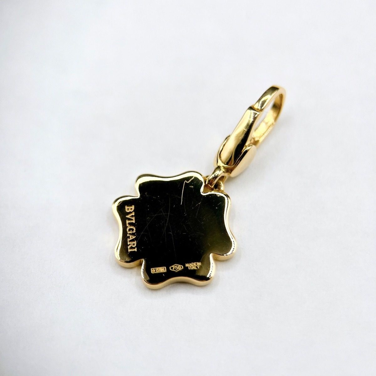 Bvlgari Clover Yellow Gold Pendant Top — view 2