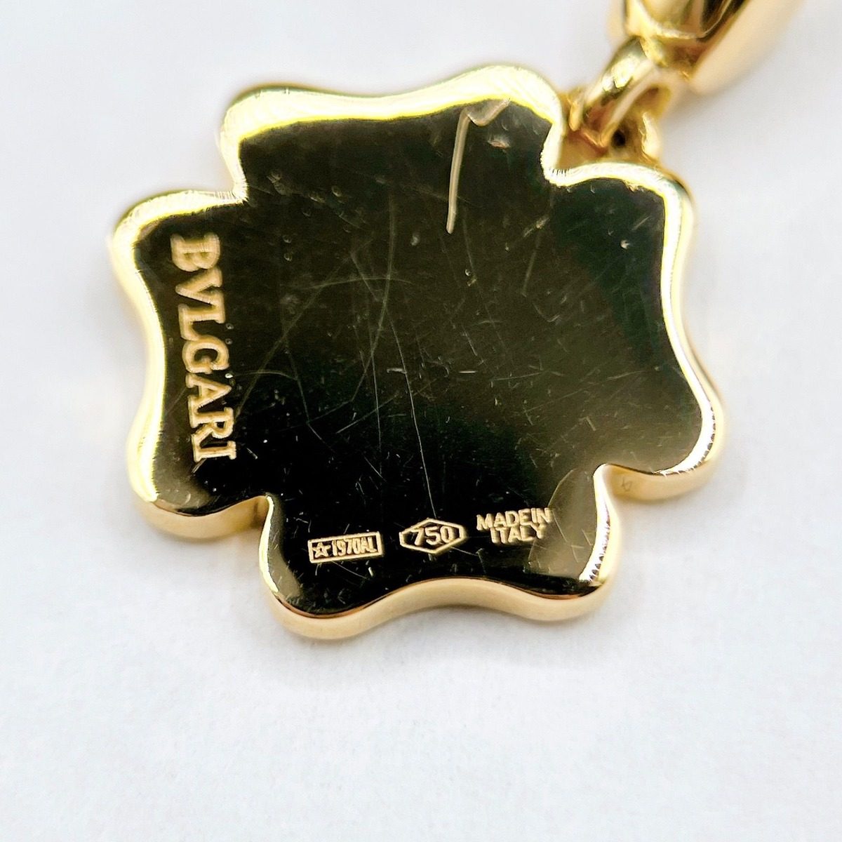 Bvlgari Clover Yellow Gold Pendant Top — view 3