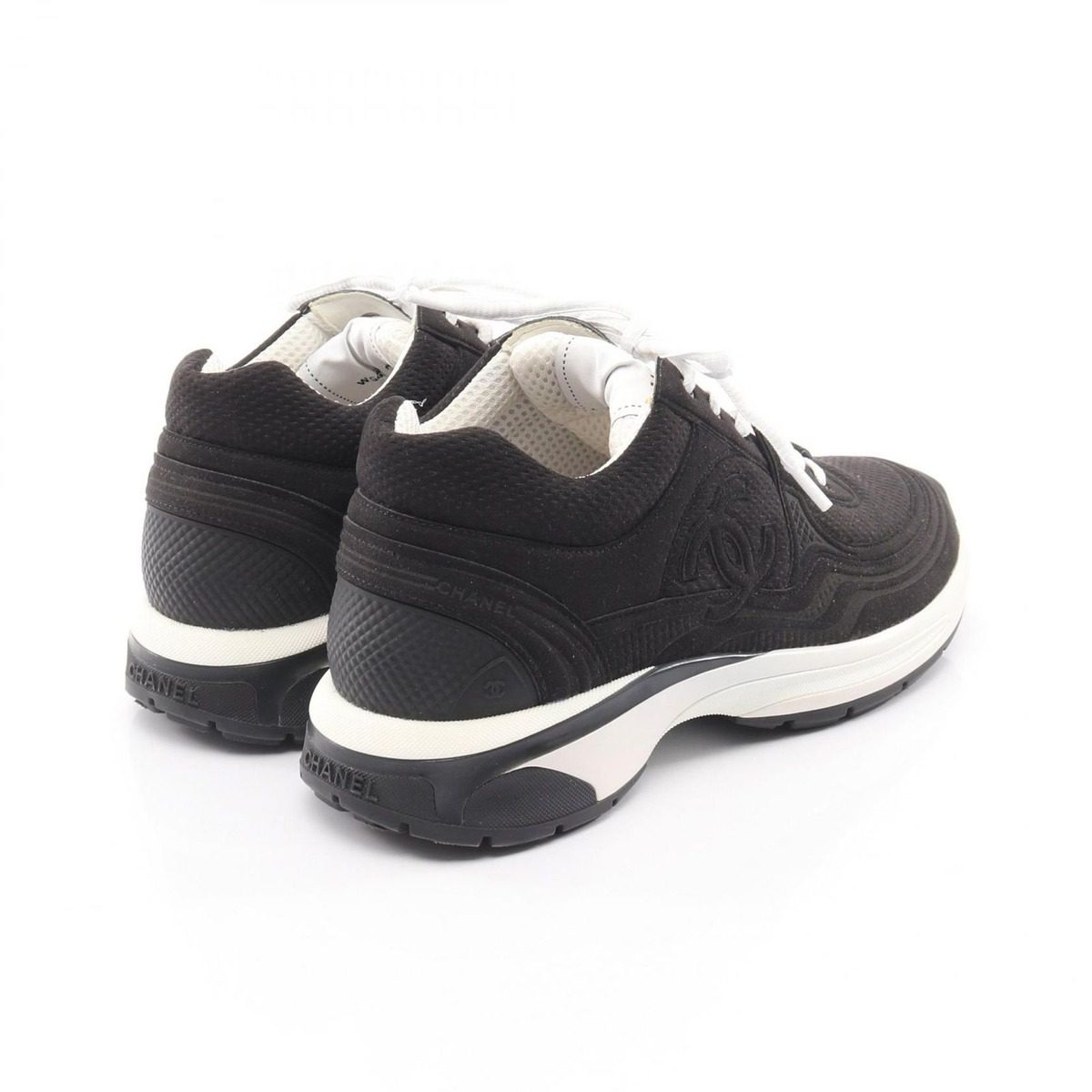 Chanel Sneakers CC Logo Suede — view 2