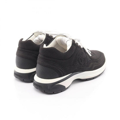 Chanel Sneakers CC Logo Suede — view 2