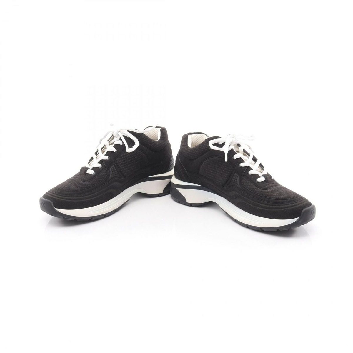 Chanel Sneakers CC Logo Suede — view 3