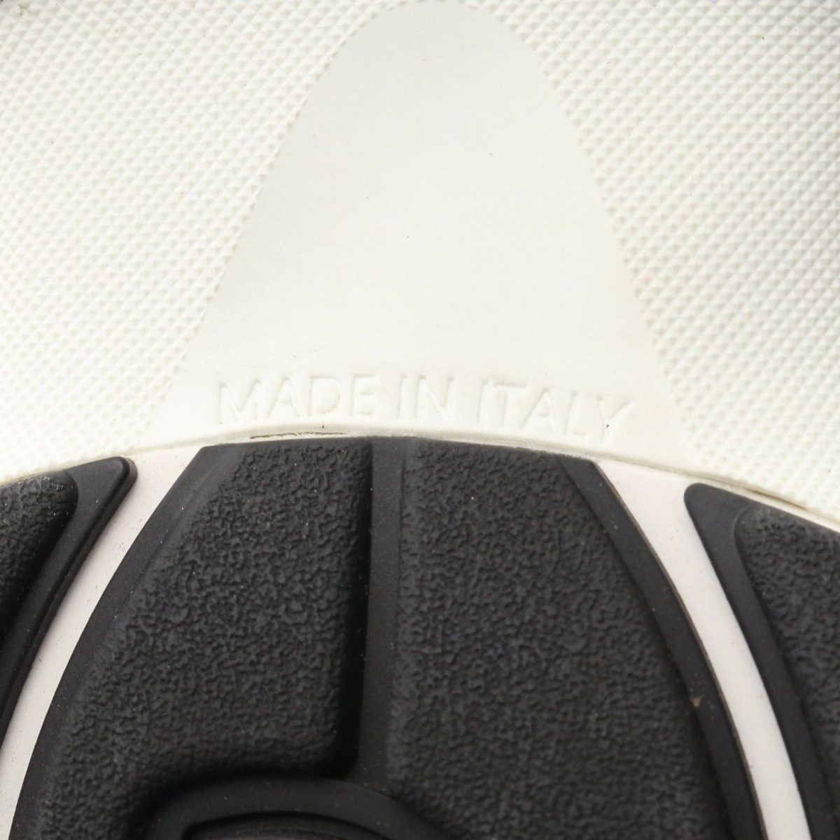 Chanel Sneakers CC Logo Suede — view 6