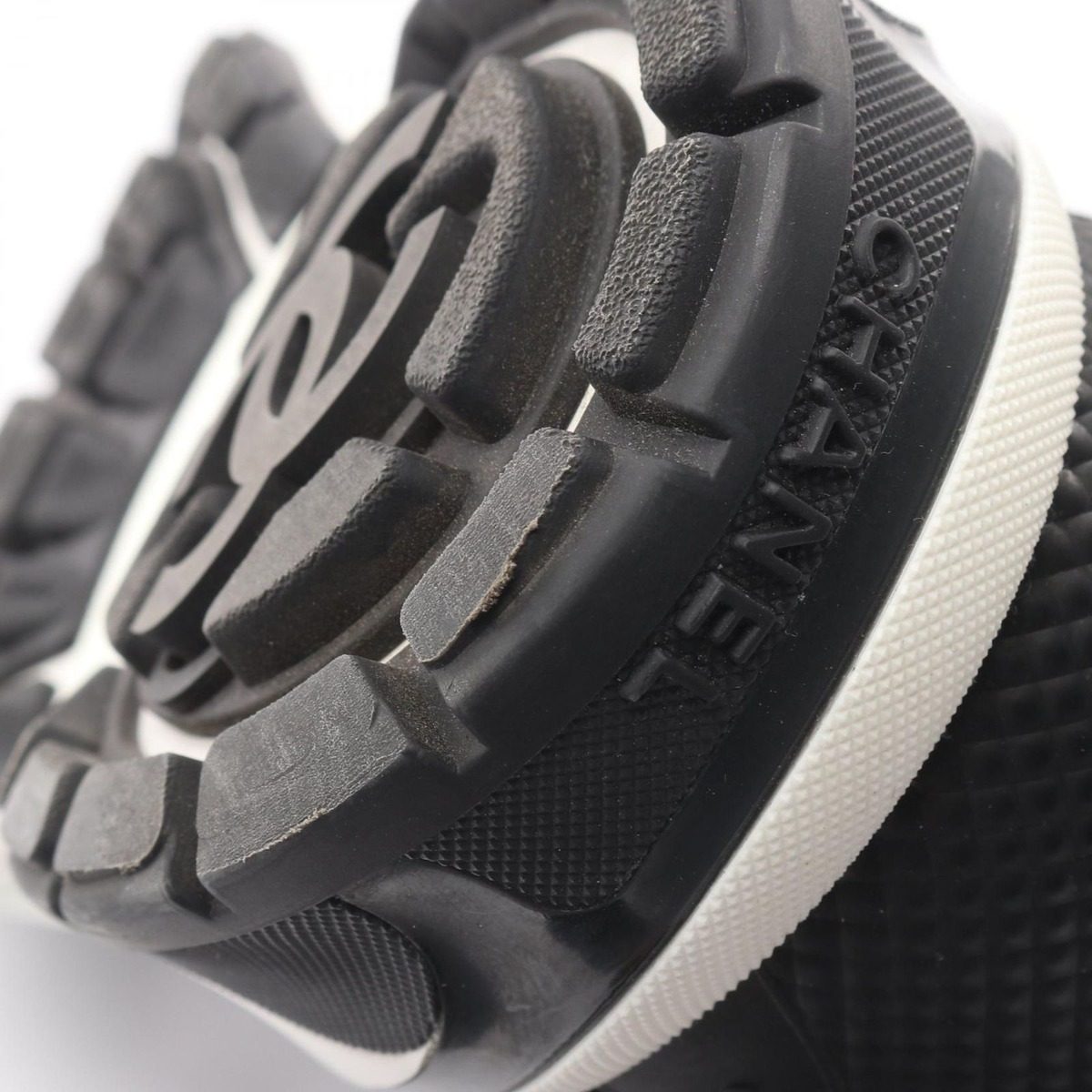 Chanel Sneakers CC Logo Suede — view 8