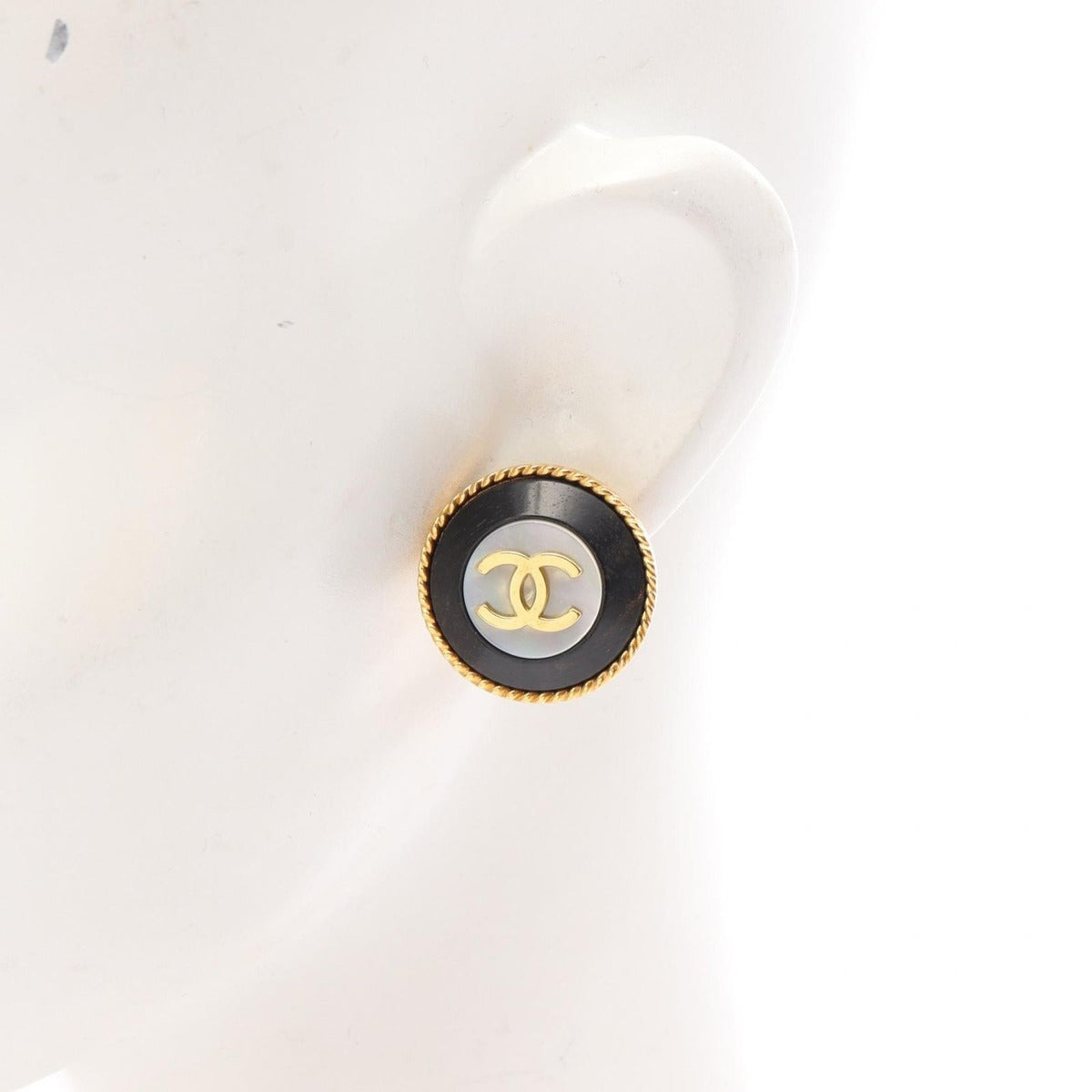 Chanel Earrings CC Logo Round Shell — view 4