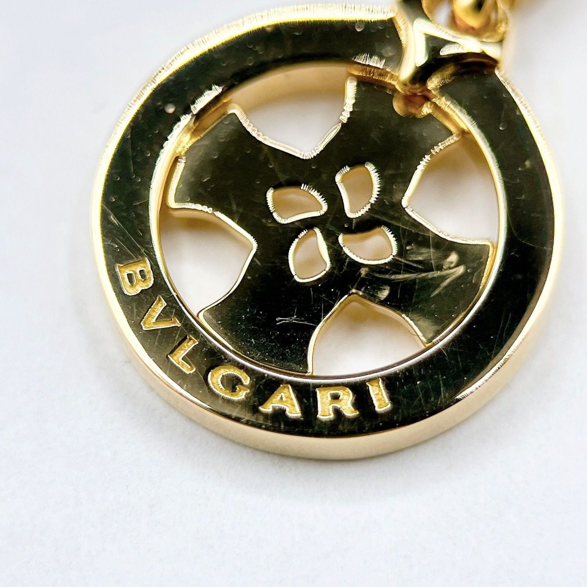 Bvlgari Tondo Cross Yellow Gold Pendant Top — view 3