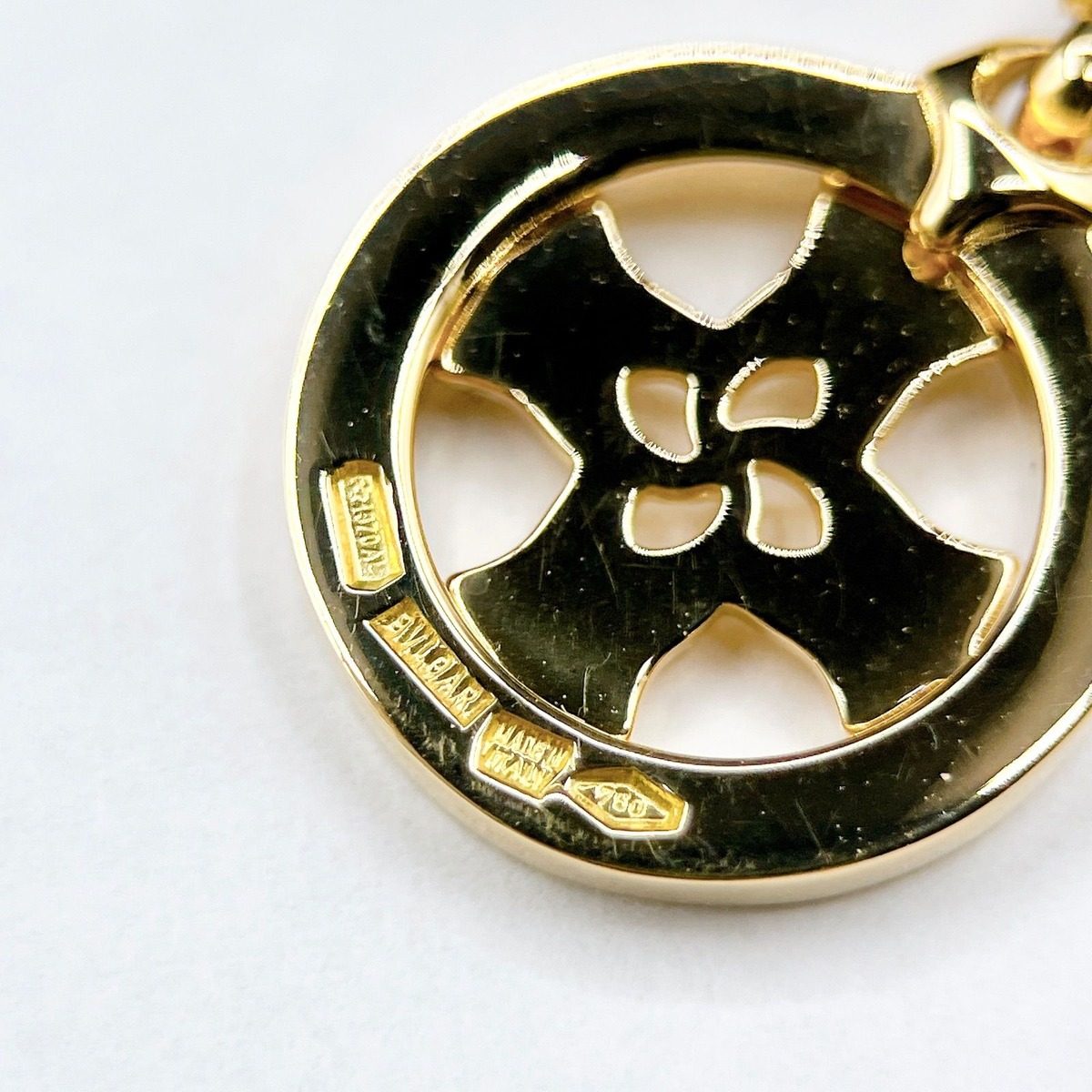 Bvlgari Tondo Cross Yellow Gold Pendant Top — view 4