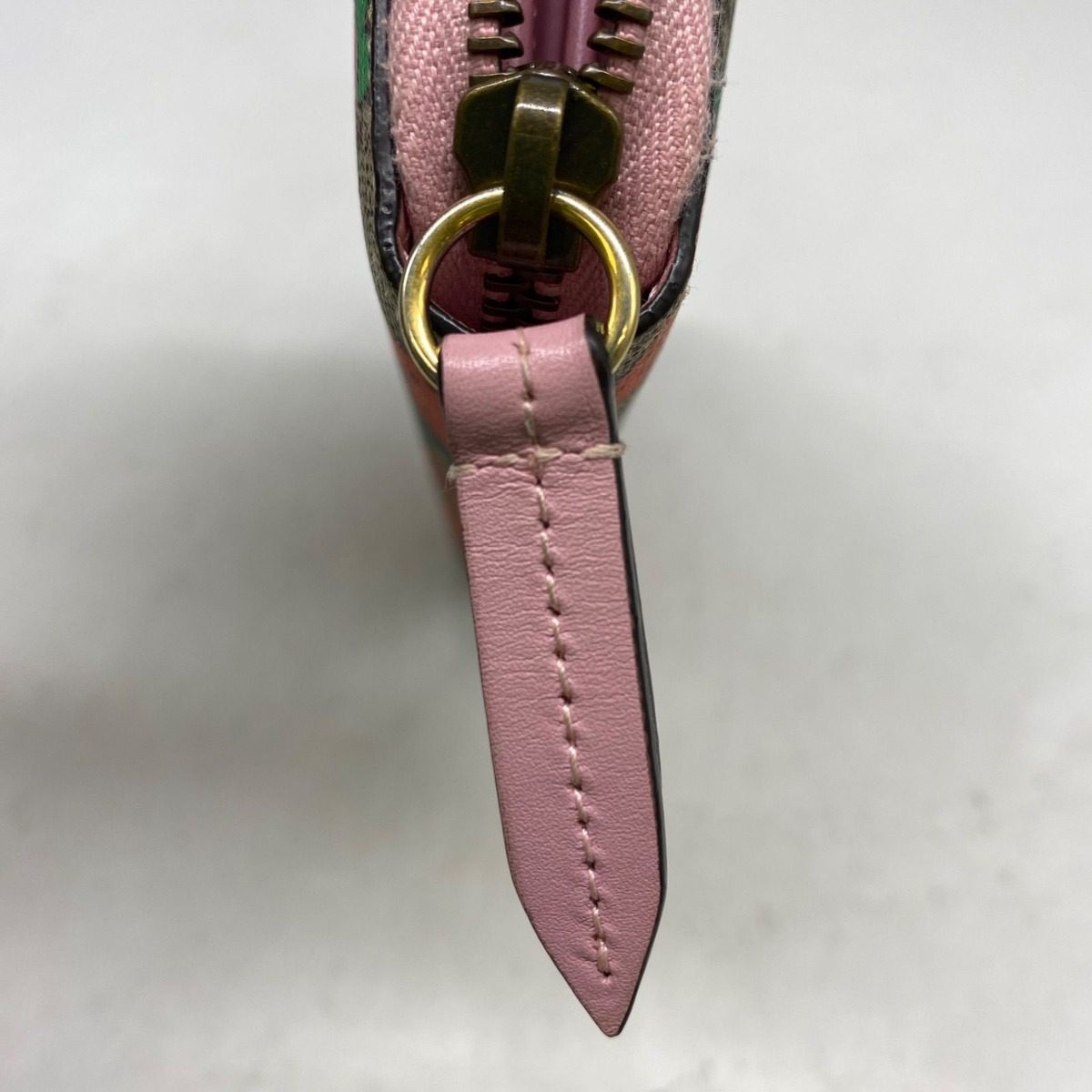 Gucci Wallet Round GG Supreme Strawberry — view 14