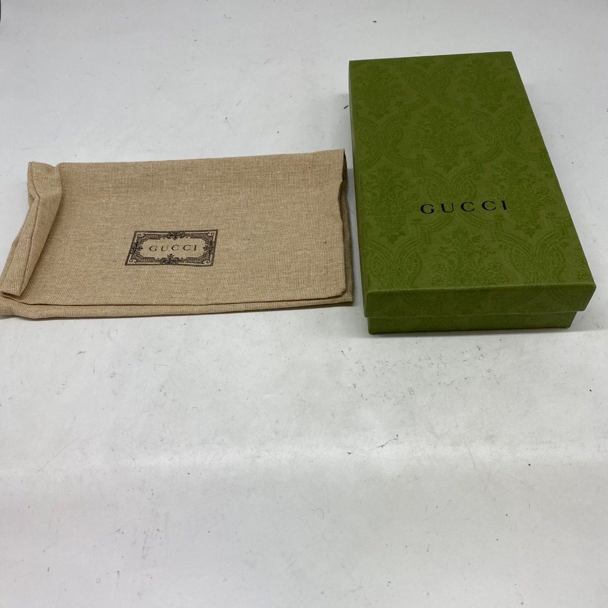 Gucci Wallet Round GG Supreme Strawberry — view 15