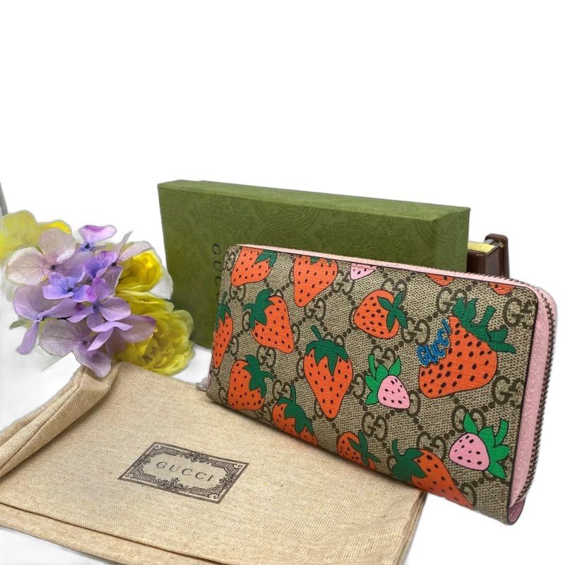 Gucci Wallet Round GG Supreme Strawberry