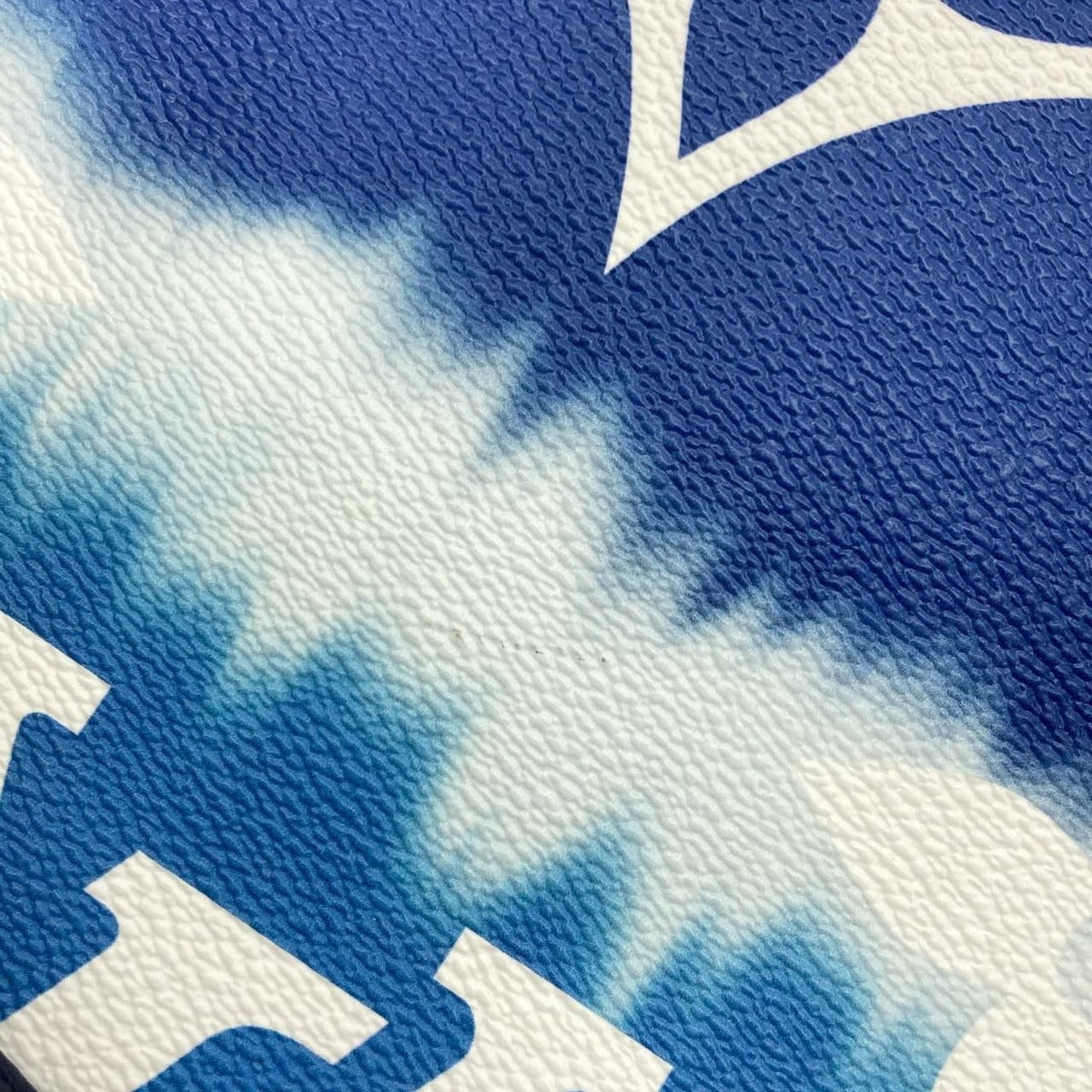 Louis Vuitton LV Escale On The Go GM Bag Bleu — view 6