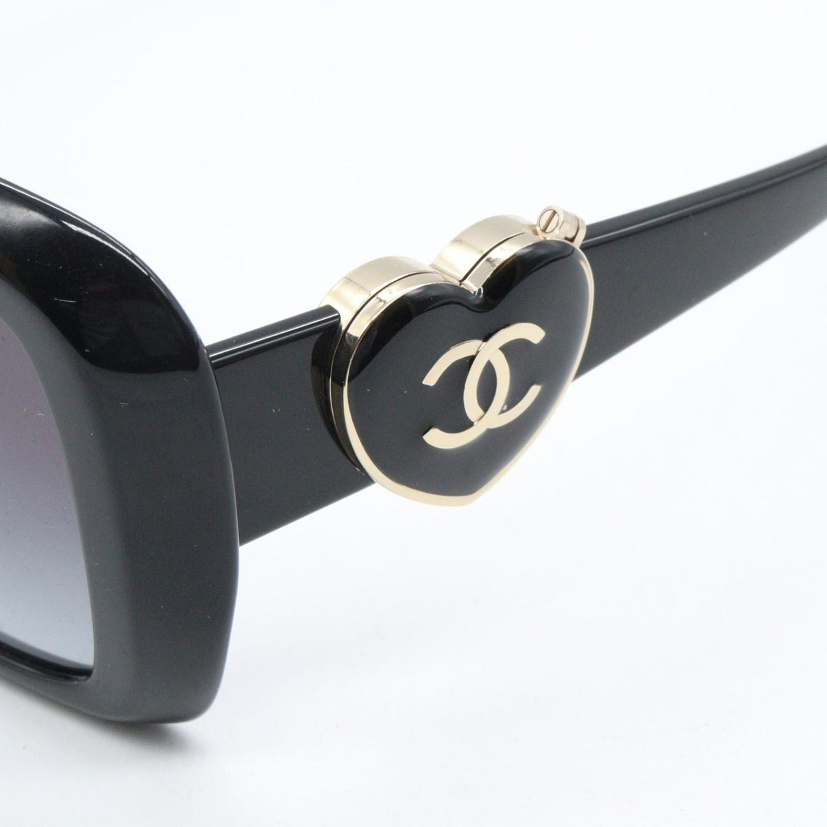 Chanel Sunglasses 622 S6 Black — view 5