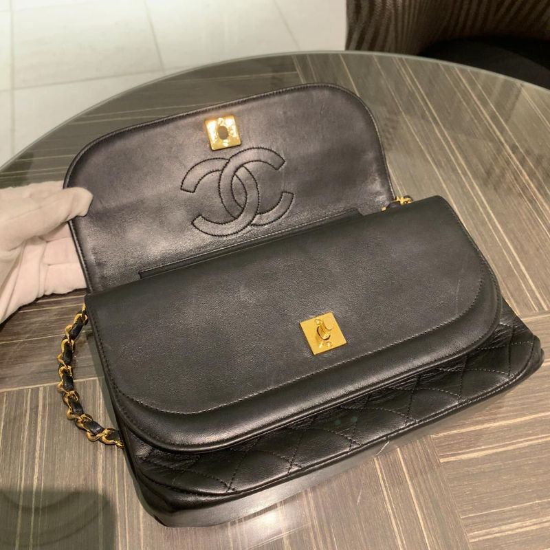 ◎ Authentic Chanel Half Moon Shoulder Bag Lambskin Black