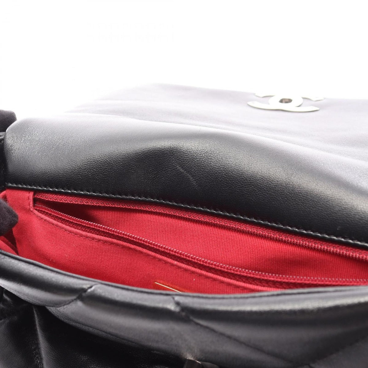 Chanel Shoulder Bag 19 D'isneuf Quilted Black Leather — view 6