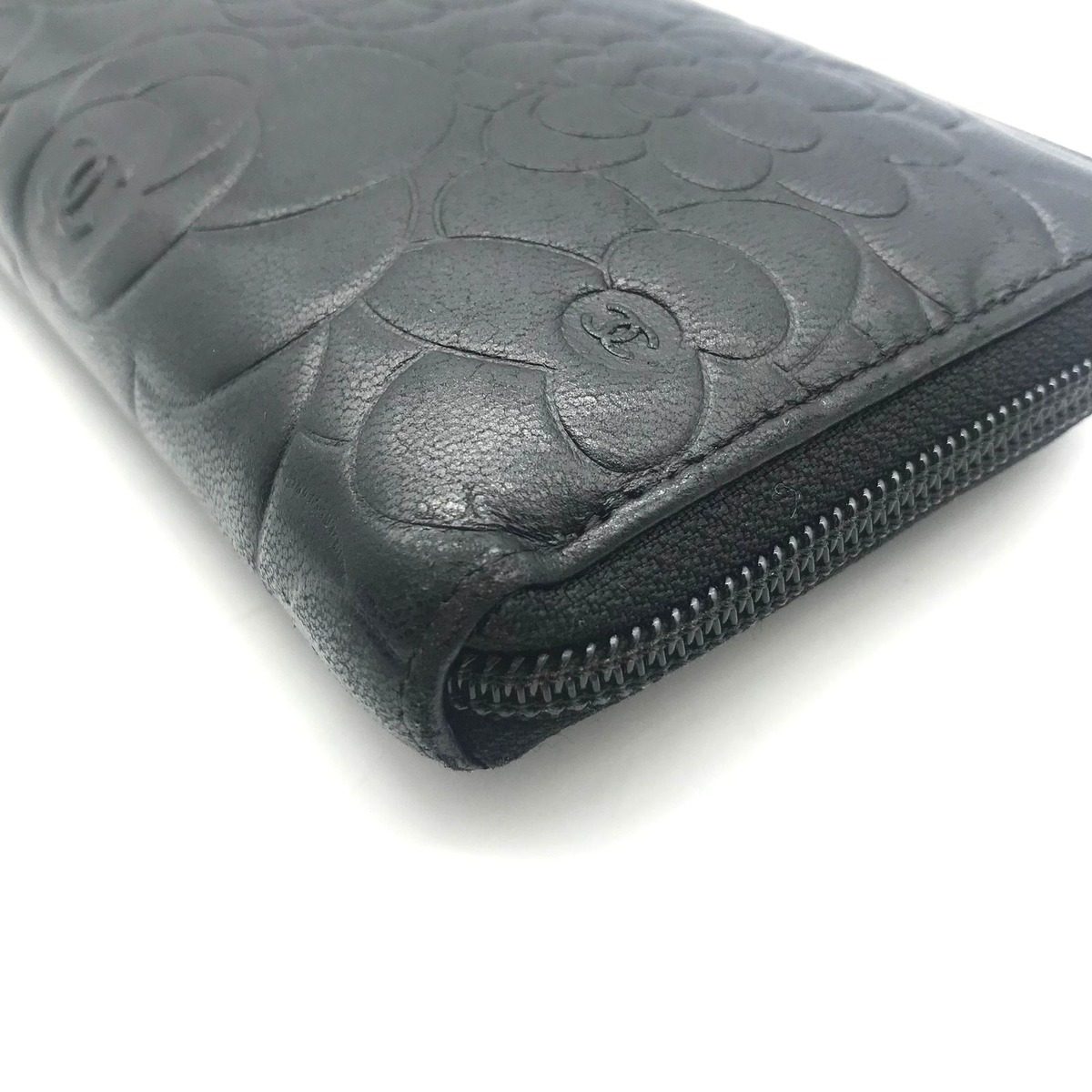 Chanel CC Logo Camellia Lambskin Zip Around Wallet Black — view 10