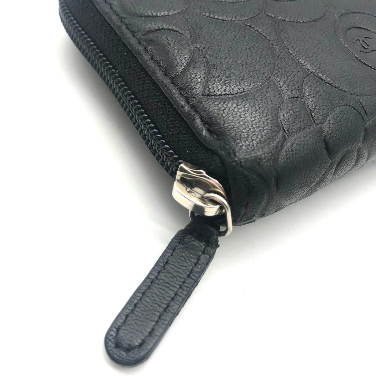 Chanel CC Logo Camellia Lambskin Zip Around Wallet Black — view 7