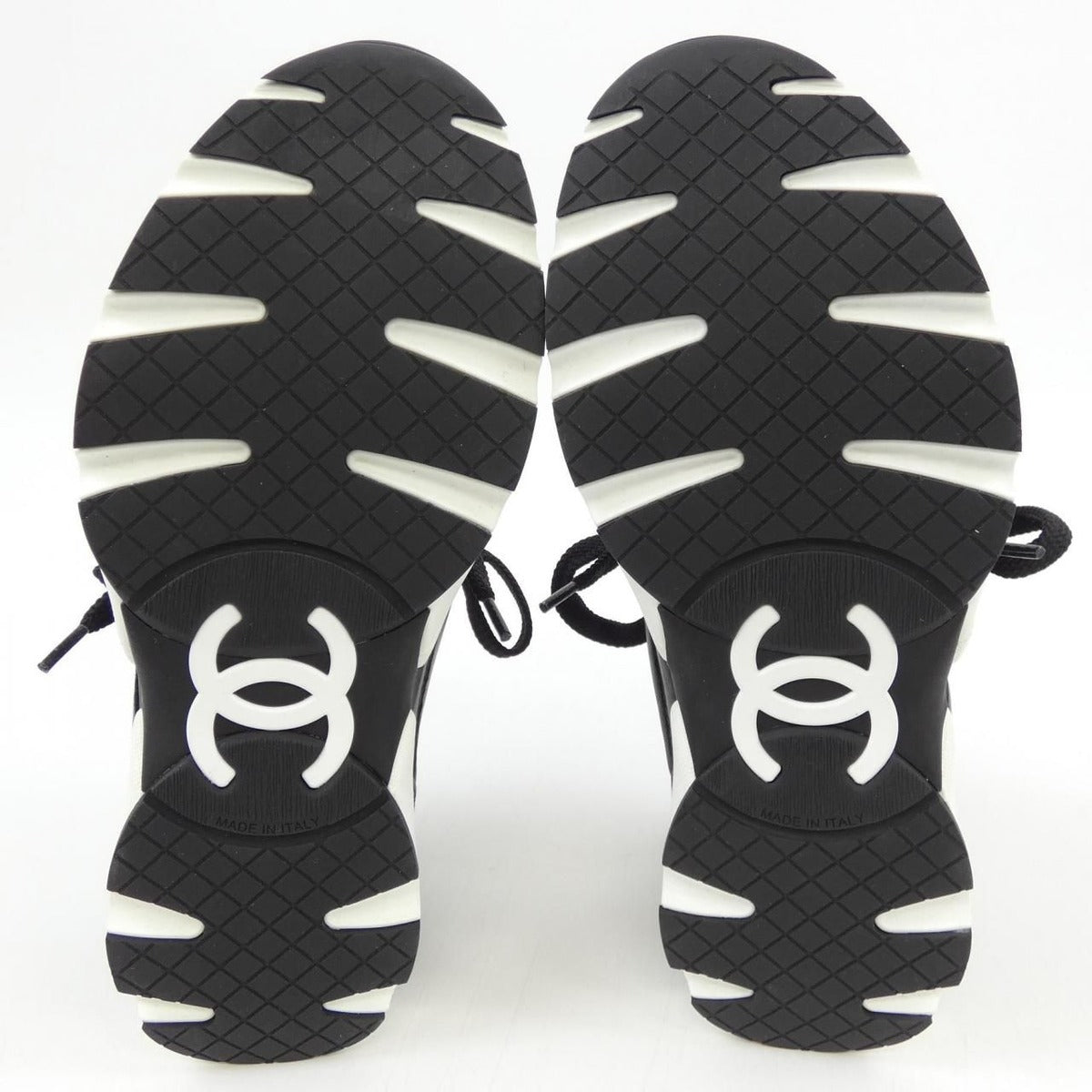 Chanel Sneakers Calfskin Black — view 4