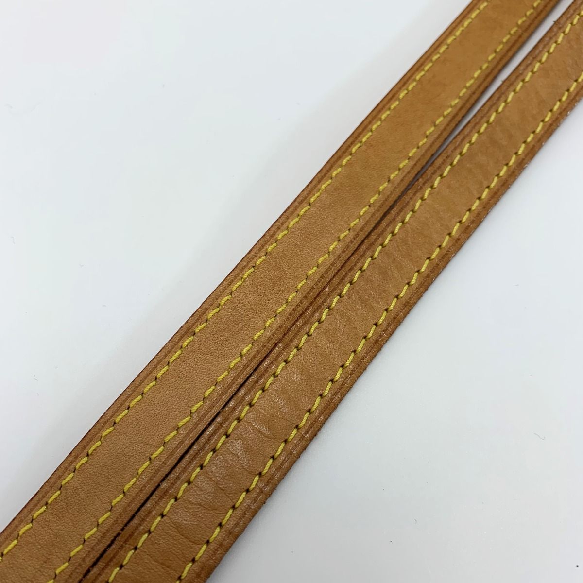 Louis Vuitton Leather Leather Beige Gold Hardware 110cm (43.31in) Shoulder