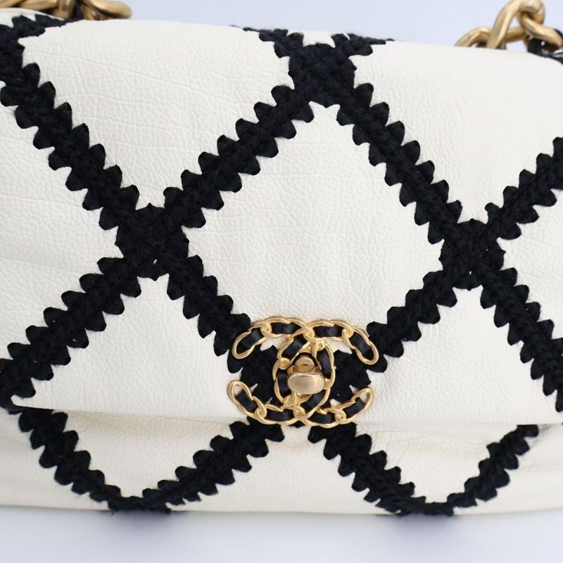 Chanel Shoulder Bag Chanel 19 Matelasse Large Stitch Chain Handle White Black