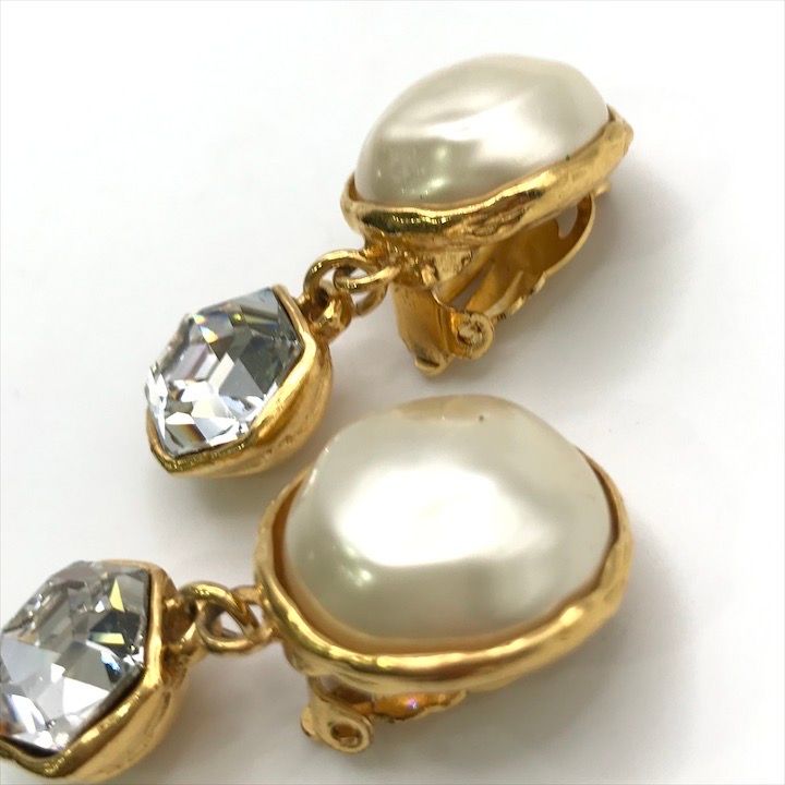Chanel Visual Earrings Gold