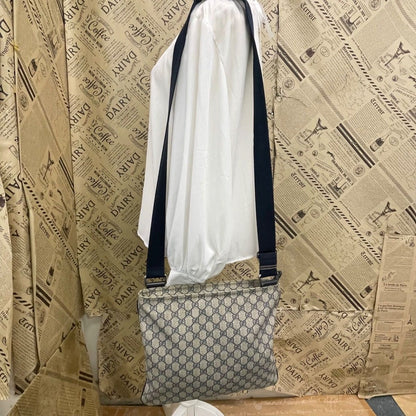 Gucci GG Supreme Shoulder Bag Navy School Commuting — view 11