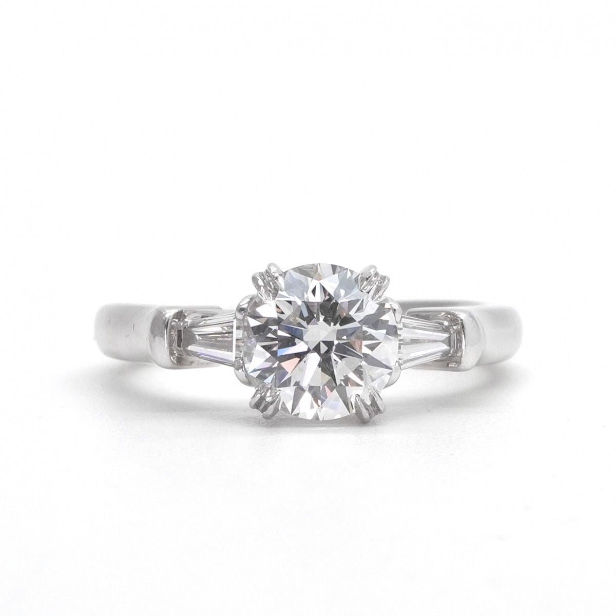 Harry Winston Round Cut Classic Ring Engagement