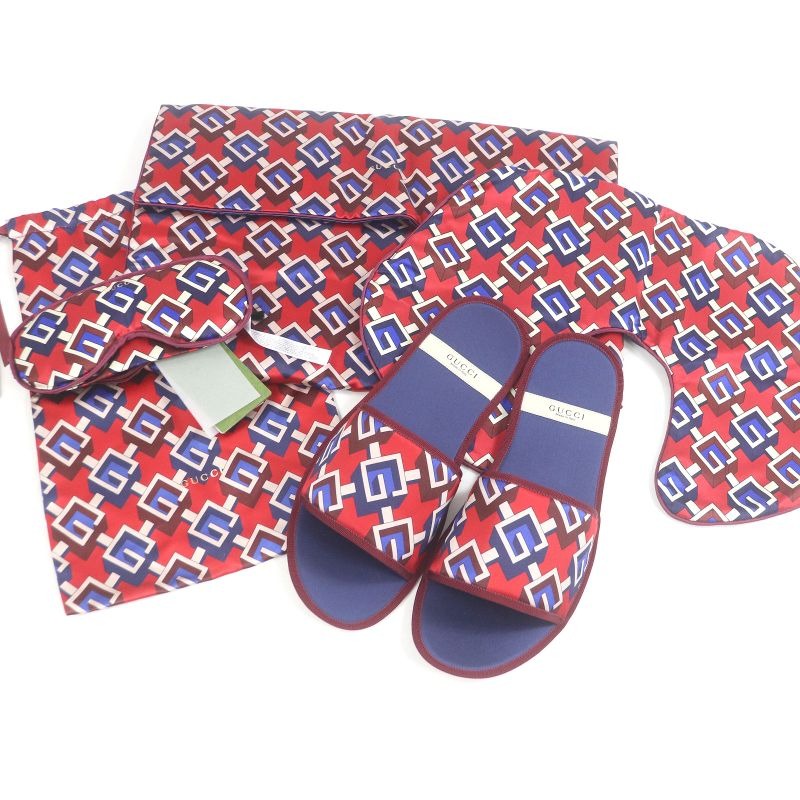 Gucci 100% Silk Geometric G Eye Mask Neck Pillow Slippers Travel Set Red