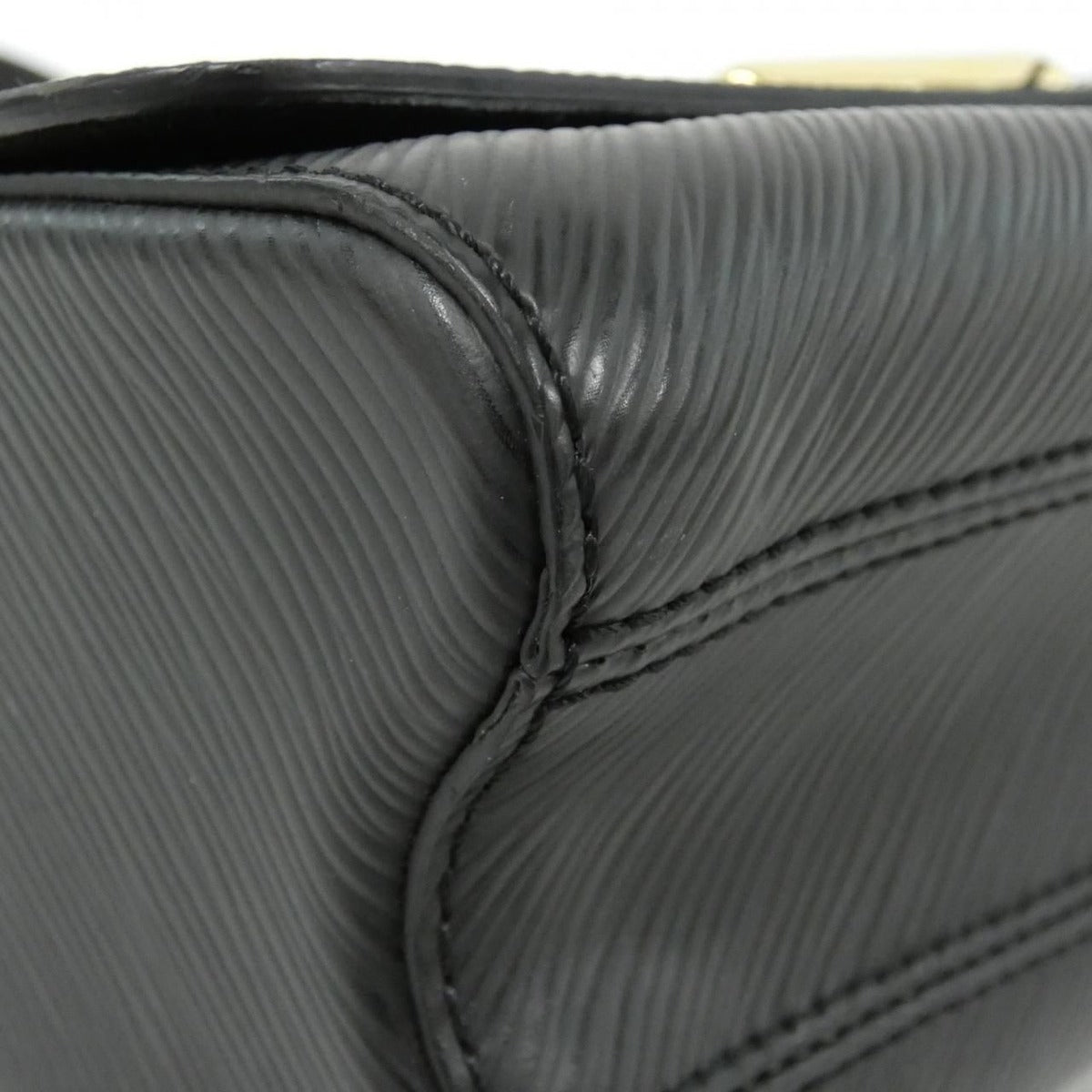 Louis Vuitton Epi Twist MM Shoulder Bag — view 3