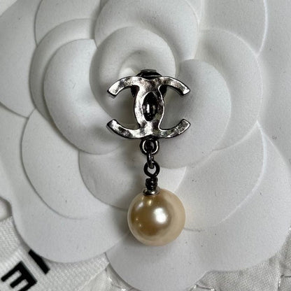 Chanel Pearl Earrings One Ear Silver Coco Mark with Claw S