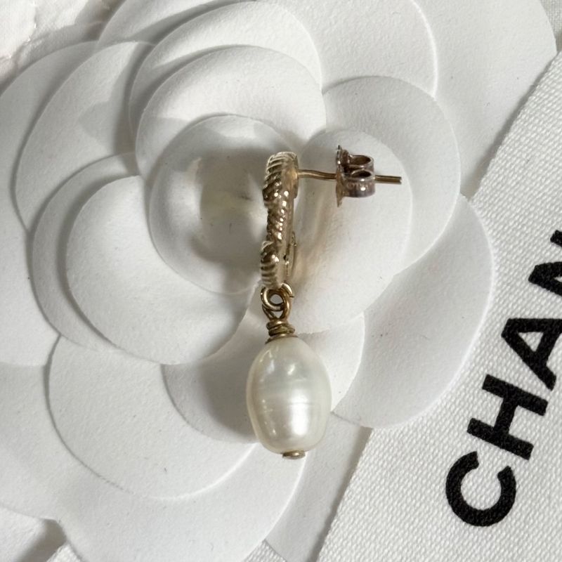 Chanel Coco Mark Chain Pearl Earrings for One Ear Gold White