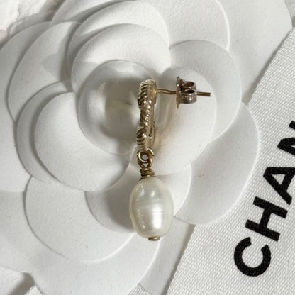 Chanel Coco Mark Chain Pearl Earrings for One Ear Gold White