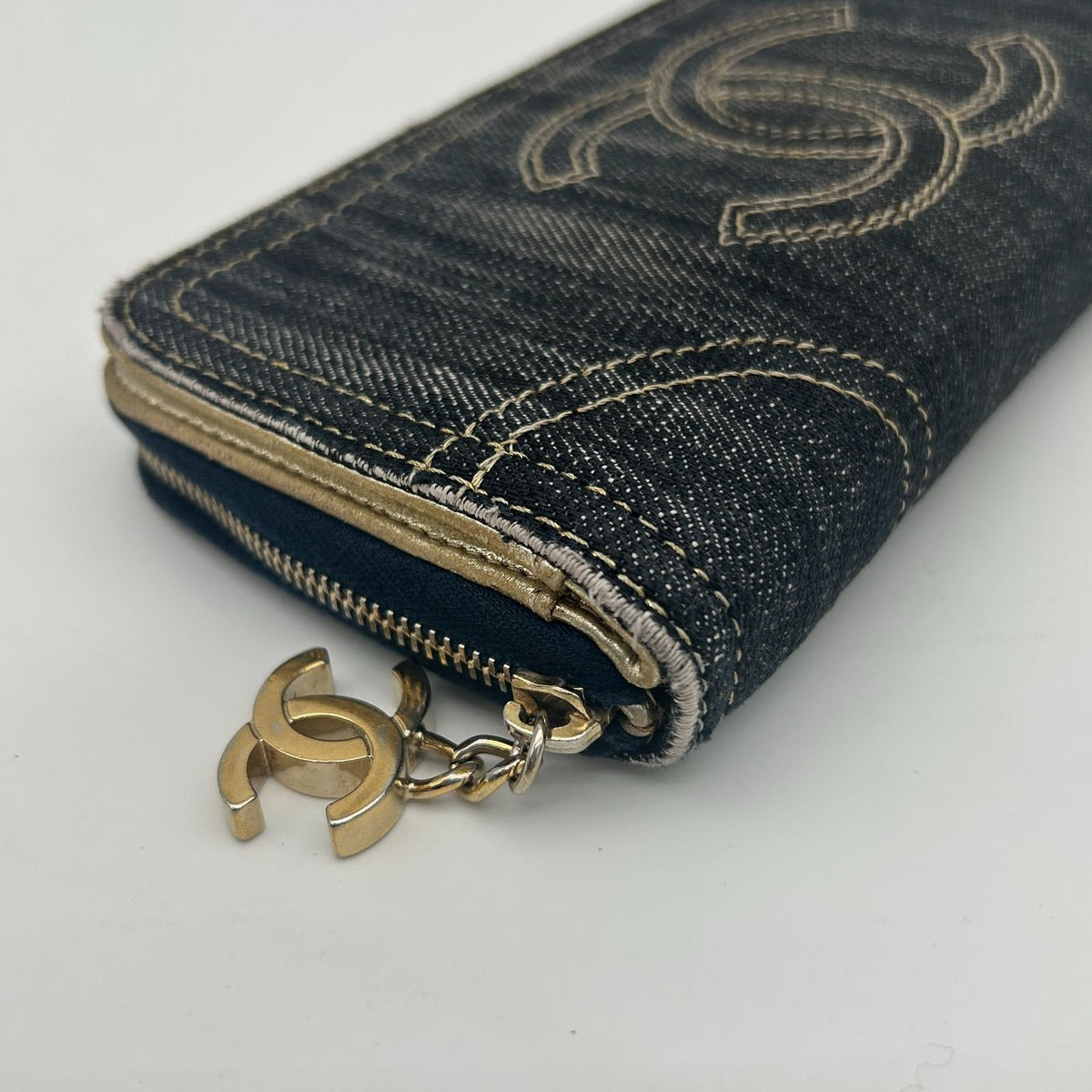 Chanel Spark Ring Denim Zip Around Wallet CC Logo Blue Gold — view 12