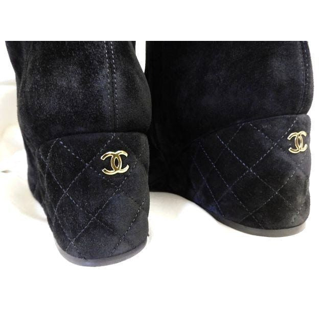 Chanel 38C Boot Suede Black — view 2