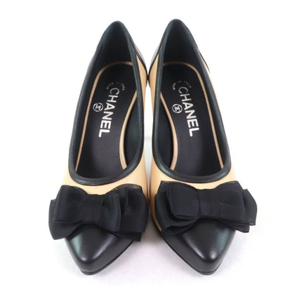 CHANEL 17P G32397 Ribbon Design With Coco Mark Hardware Bicolor Leather Pumps