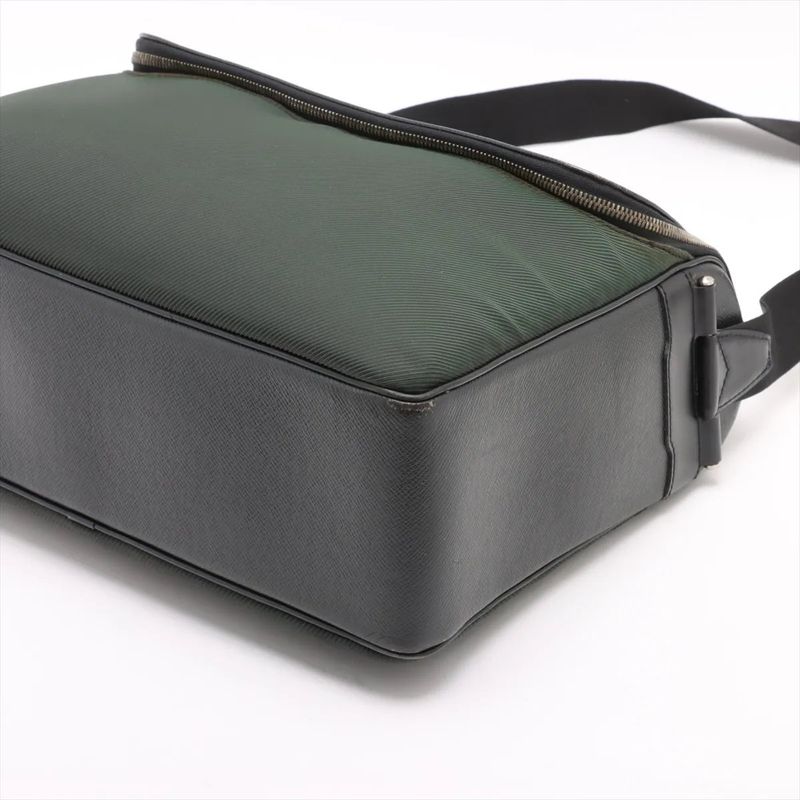 Louis Vuitton Taiga Taimere M30862 Leather Shoulder Bag Crossbody Messenger