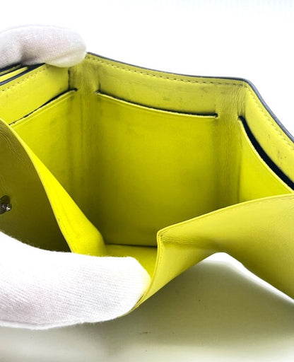 Louis Vuitton Wallet Trifold Wallet Taiga Llama Discovery Compact M67629