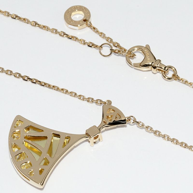Bulgari Pendant Necklace 18K Yellow Gold Diamond Diva Dream Pendant Necklace