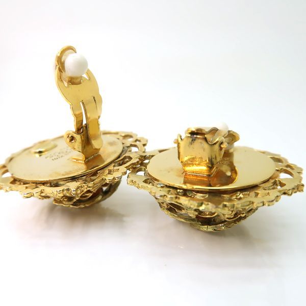 Chanel Earring 29 Engraved Vintage Coco Mark GP Fake Pearl Round Vintage Chanel