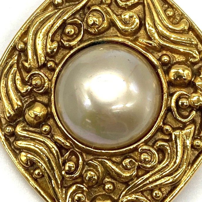 Chanel Brooch Faux Pearl Gold Vintage Ladies